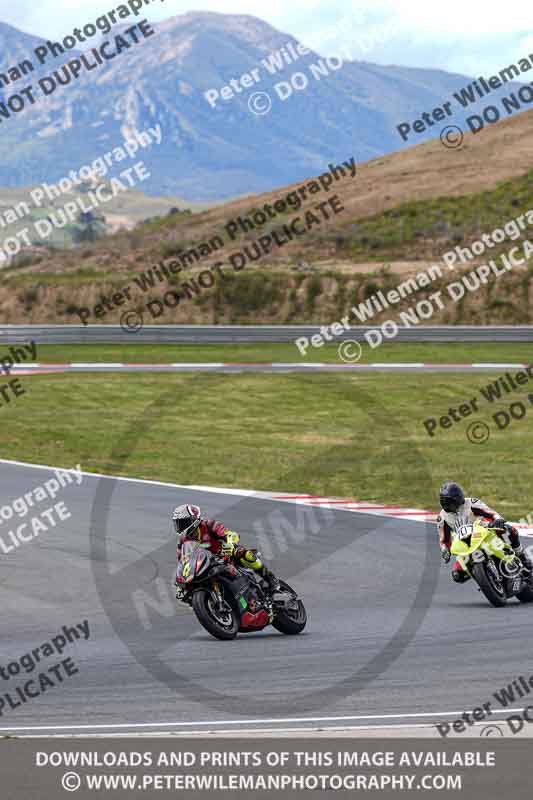 cadwell no limits trackday;cadwell park;cadwell park photographs;cadwell trackday photographs;enduro digital images;event digital images;eventdigitalimages;navarra;no limits trackdays;peter wileman photography;racing digital images;trackday digital images;trackday photos